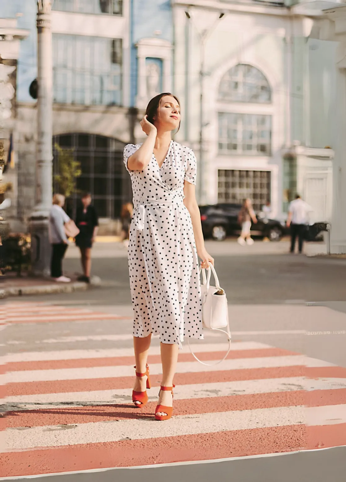 Hourglass body in patterned dress with subtle textures