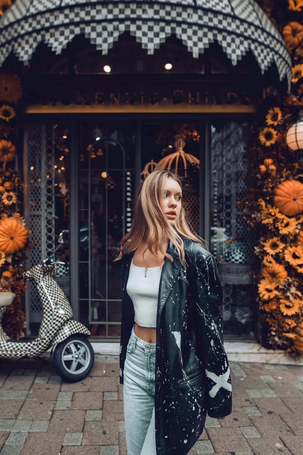 White tank top paired with high-waisted jeans and pumps for an elevated casual date style