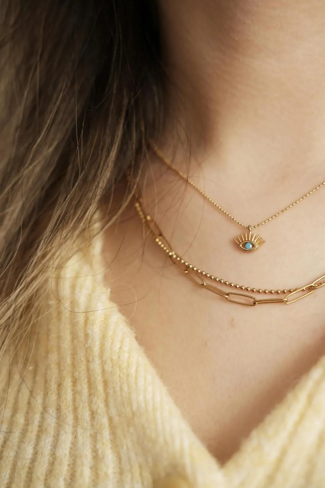 Chunky jewelry swapped for minimalist layered necklaces