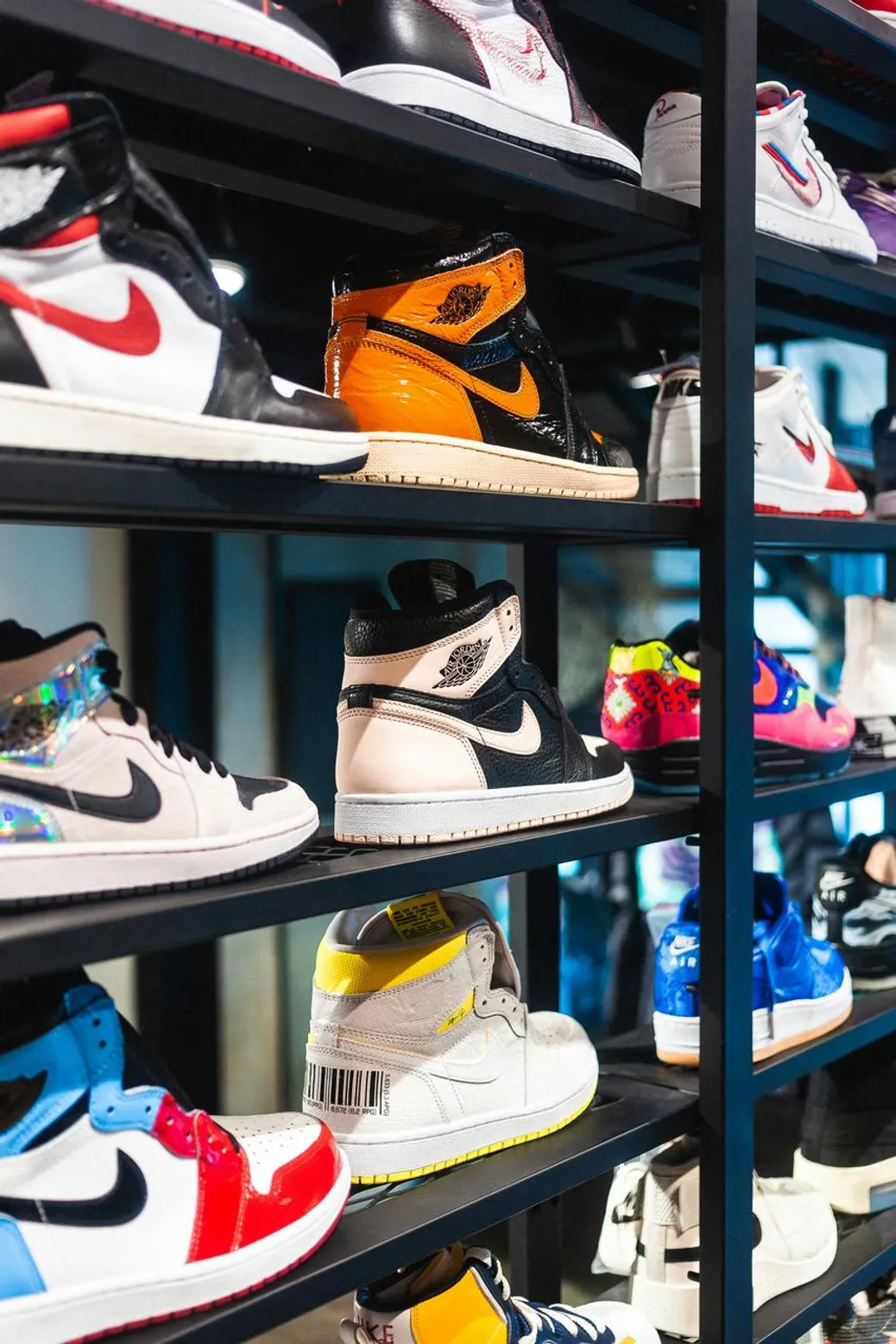 Comfortable and stylish high-top flatform sneakers for school