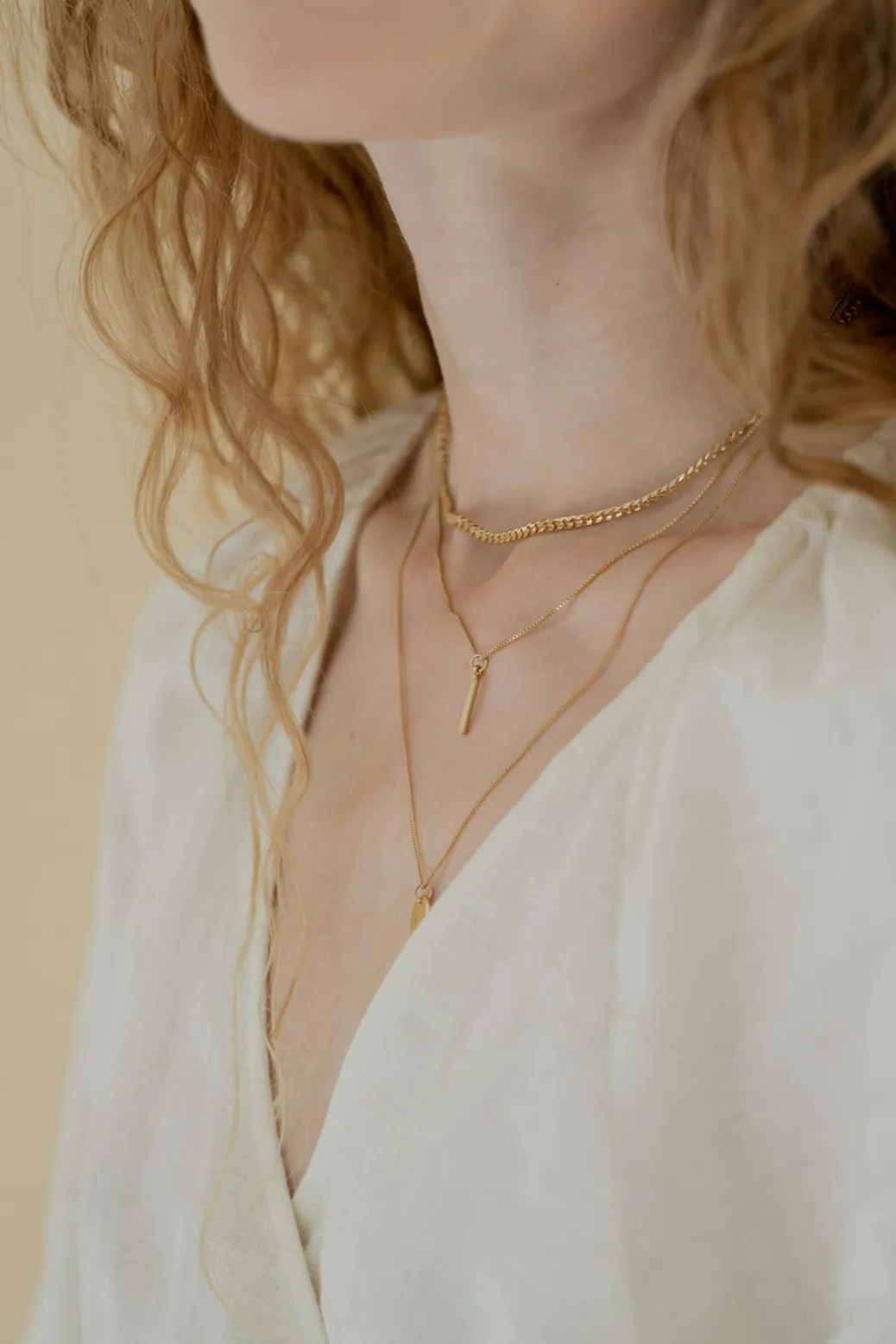 Statement necklaces swapped for minimalist layered chains